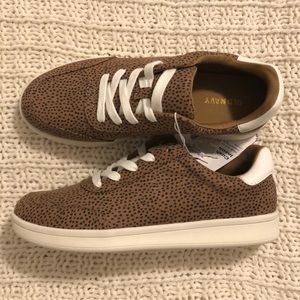 NWT Old Navy Sneakers